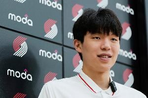 开拓者夏联主帅：杨瀚森给我留下深刻印象 足够成熟&学东西很快
